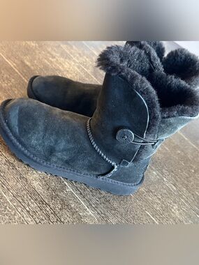 UGG Bailey Button Black Suede Shearling Cuff Boots Girls 4